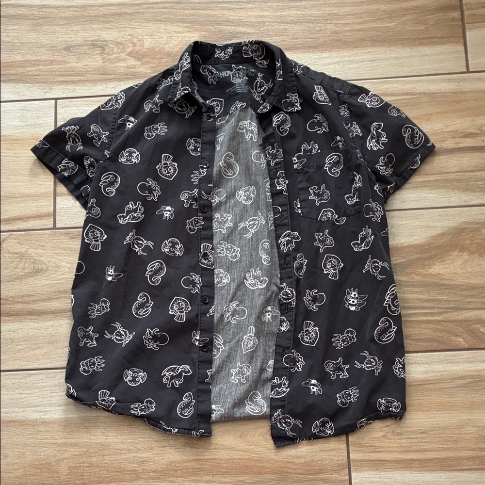 Hot Topic Black and White Graphic Men's Shirt